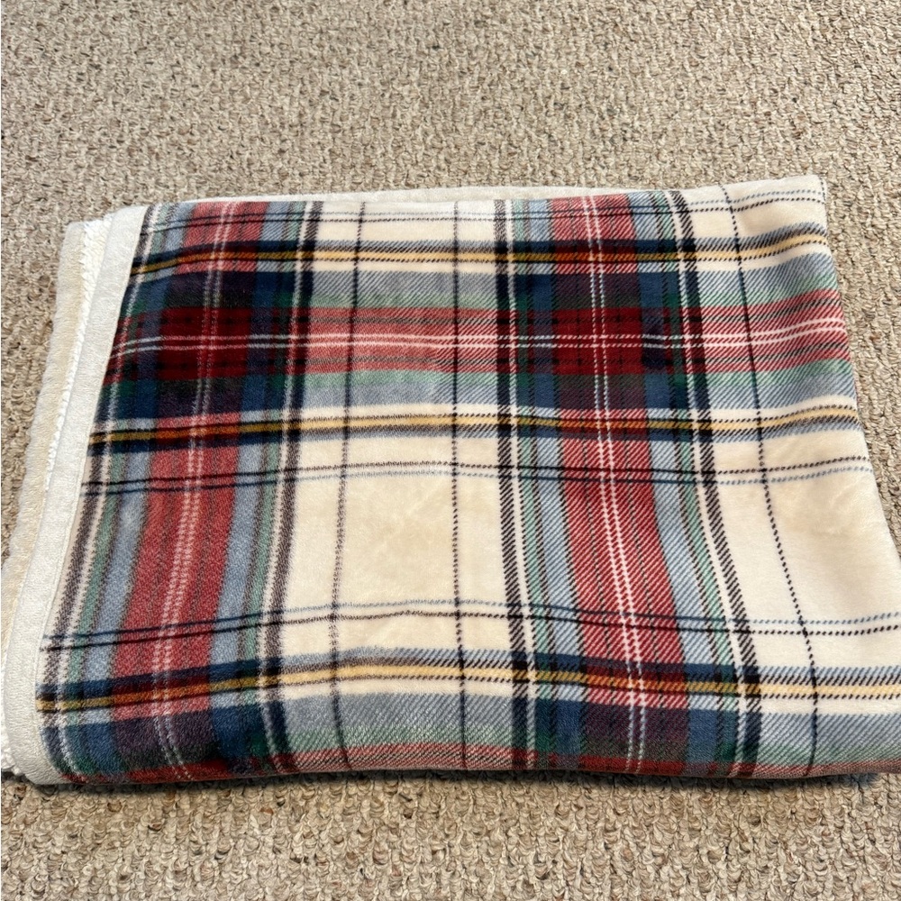 Cuddl Duds sherpa/fleece blankets